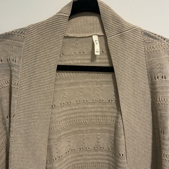 Frenchi Tan Sweater Shall Cardigan Grandma Sz L - Picture 4 of 4